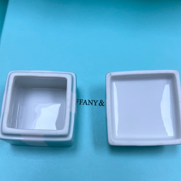 🔴Authentic TIFFANY & CO Blue Enamel Trinket Box🔴 - Picture 3 of 9